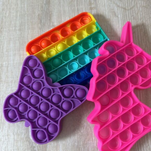 Small Pop It Handbag and 3 Pop It’s Unicorn Butterfly and Rainbow Square - Picture 6 of 6